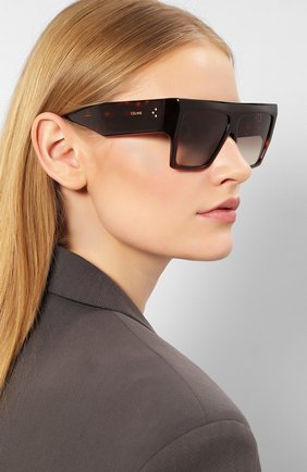 Женские солнцезащитные очки CELINE EYEWEAR коричневого цвета по цене 26850 руб., арт. CL40092I 52F | Фото 2 Женские солнцезащитные очки CELINE EYEWEAR коричневого цвета, арт. CL40092I 52F | Фото 2