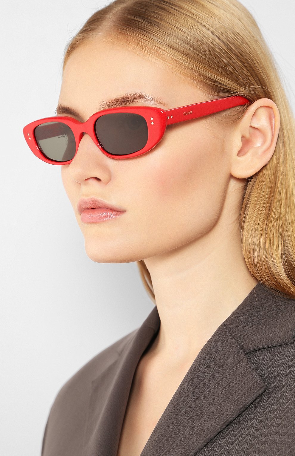 Женские солнцезащитные очки CELINE EYEWEAR красного цвета по цене 25200 руб., арт. CL40095U 68N | Фото 2 Женские солнцезащитные очки CELINE EYEWEAR красного цвета, арт. CL40095U 68N | Фото 2