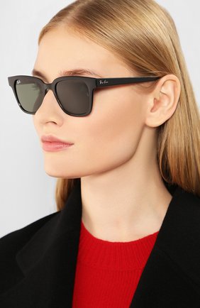 Женские солнцезащитные очки RAY-BAN черного цвета по цене 10900 руб., арт. 4323-601/31 | Фото 2 Женские солнцезащитные очки RAY-BAN черного цвета, арт. 4323-601/31 | Фото 2