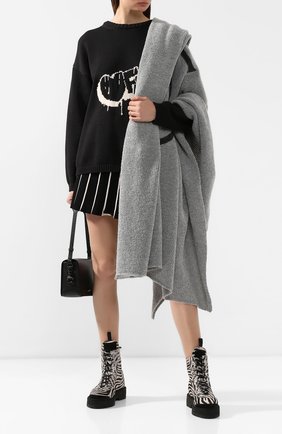 Женская накидка OFF-WHITE серого цвета по цене 52500 руб., арт. 0WHN002F19B170510500 | Фото 2 Женская накидка OFF-WHITE серого цвета, арт. 0WHN002F19B170510500 | Фото 2