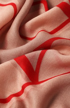Женский платок из смеси кашемира и шелка VALENTINO бежевого цвета по цене 51700 руб., арт. SW0EB104/FZS | Фото 2 Женский платок из смеси кашемира и шелка VALENTINO бежевого цвета, арт. SW0EB104/FZS | Фото 2