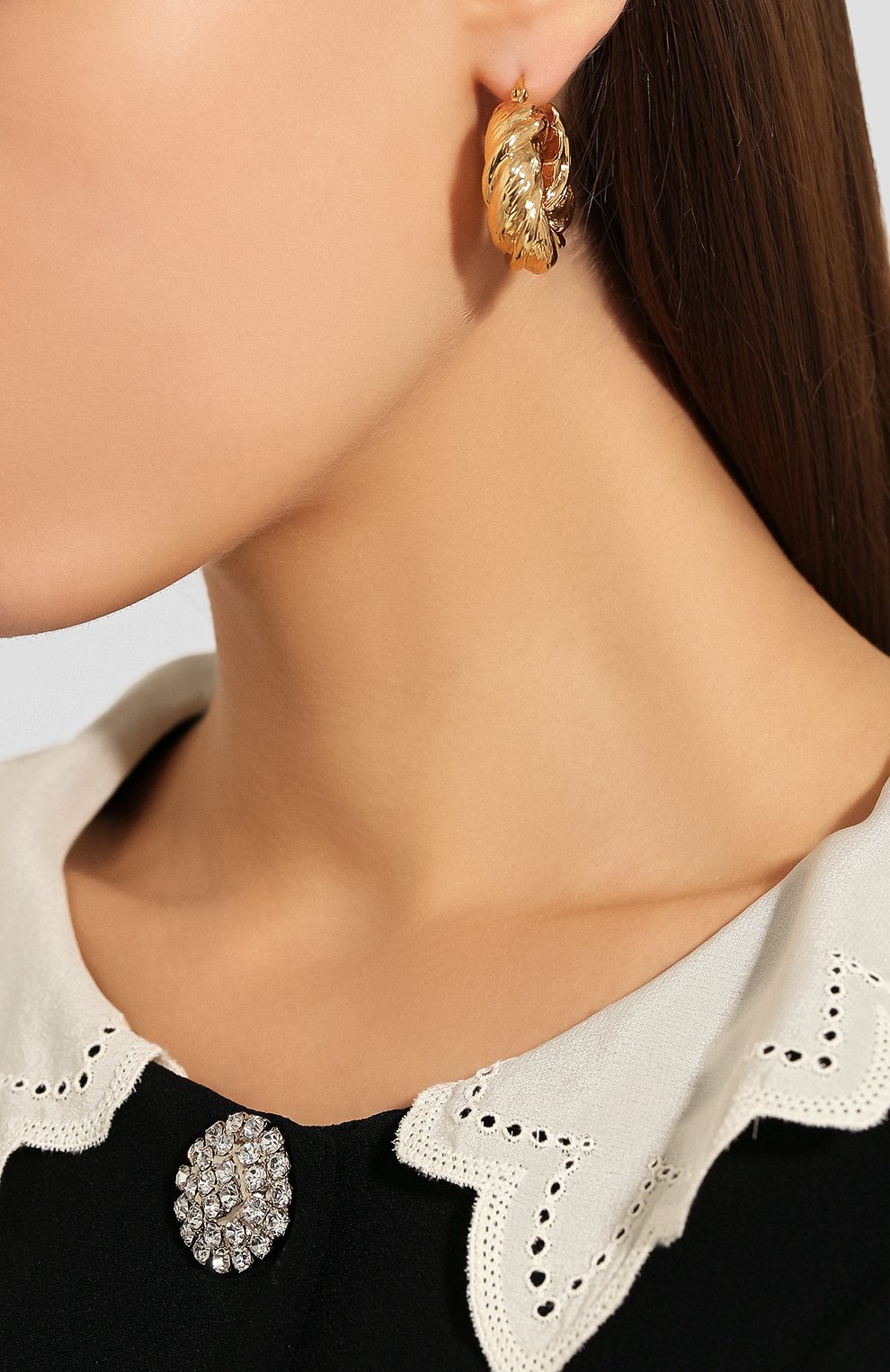 Женские серьги twist hoops REJINA PYO золотого цвета по цене 35500 руб., арт. RP-E007 | Фото 2 Женские серьги twist hoops REJINA PYO золотого цвета, арт. RP-E007 | Фото 2