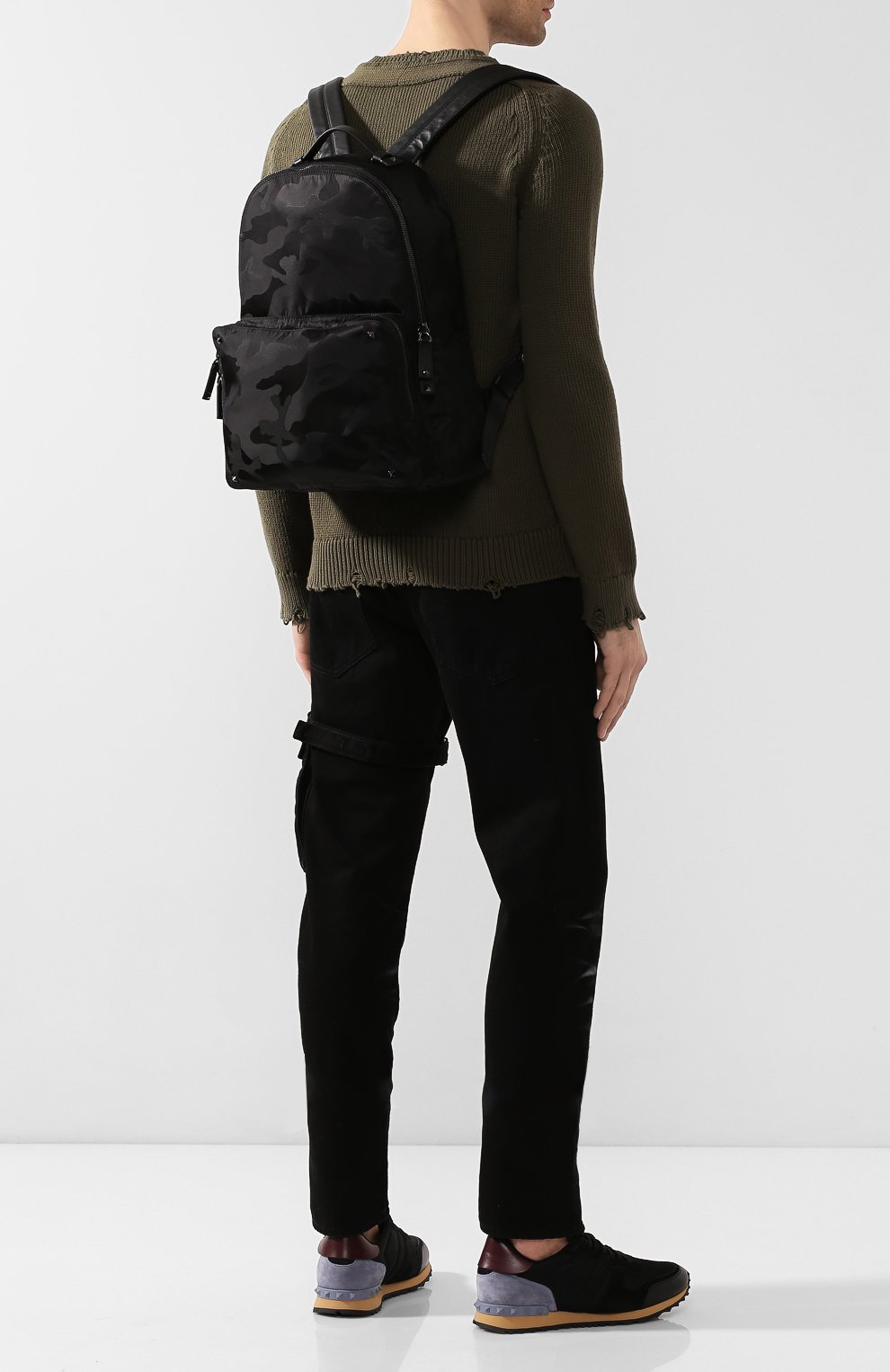 Мужской текстильный рюкзак valentino garavani camouflage VALENTINO черного цвета по цене 114500 руб., арт. SY2B0340/NAI | Фото 2 Мужской текстильный рюкзак valentino garavani camouflage VALENTINO черного цвета, арт. SY2B0340/NAI | Фото 2