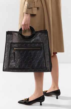 Женская сумка-шопер runaway large FENDI голубого цвета по цене 165000 руб., арт. 8BH351 A6D6 | Фото 2 Женская сумка-шопер runaway large FENDI голубого цвета, арт. 8BH351 A6D6 | Фото 2