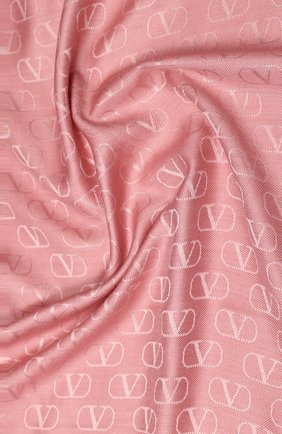 Женская шаль valentino garavani из смеси шелка и шерсти VALENTINO розового цвета по цене 29950 руб., арт. TW2ED007/AJB | Фото 2 Женская шаль valentino garavani из смеси шелка и шерсти VALENTINO розового цвета, арт. TW2ED007/AJB | Фото 2
