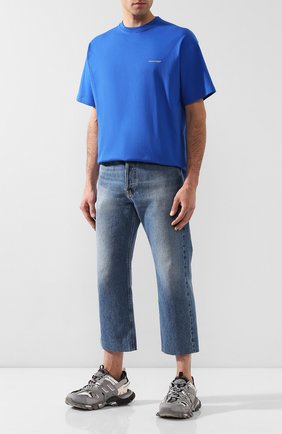 Мужская хлопковая футболка BALENCIAGA синего цвета по цене 21250 руб., арт. 556150/TBV43 | Фото 2 Мужская хлопковая футболка BALENCIAGA синего цвета, арт. 556150/TBV43 | Фото 2