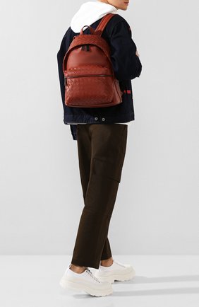 Мужской кожаный рюкзак BOTTEGA VENETA коричневого цвета по цене 234500 руб., арт. 599634/VCPQ2 | Фото 2 Мужской кожаный рюкзак BOTTEGA VENETA коричневого цвета, арт. 599634/VCPQ2 | Фото 2 (Материал: Натуральная кожа; Ремень/цепочка: На ремешке)
