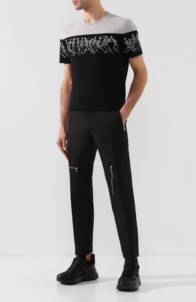 Мужской хлопковые брюки ALEXANDER MCQUEEN черного цвета по цене 65550 руб., арт. 593858/Q0S44 | Фото 2 Мужской хлопковые брюки ALEXANDER MCQUEEN черного цвета, арт. 593858/Q0S44 | Фото 2