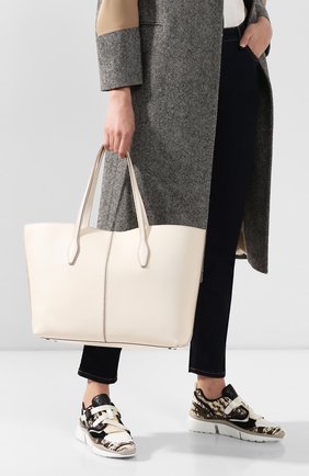 Женская сумка-тоут joy TOD’S белого цвета по цене 86000 руб., арт. XBWANQAV400FFX | Фото 2 Женская сумка-тоут joy TOD’S белого цвета, арт. XBWANQAV400FFX | Фото 2
