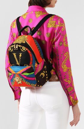 Женский рюкзак voyage barocco VERSACE разноцветного цвета по цене 79950 руб., арт. DBFF360/D2NSC | Фото 2 Женский рюкзак voyage barocco VERSACE разноцветного цвета, арт. DBFF360/D2NSC | Фото 2