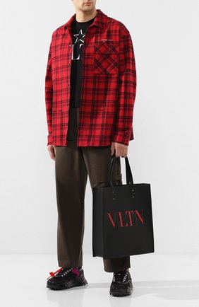 Мужская кожаная сумка-шопер valentino garavani vltn VALENTINO черного цвета по цене 104000 руб., арт. TY2B0731/WJW | Фото 2 Мужская кожаная сумка-шопер valentino garavani vltn VALENTINO черного цвета, арт. TY2B0731/WJW | Фото 2