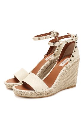 Женские кожаные босоножки rockstud double VALENTINO белого цвета по цене 49950 руб., арт. TW2S0090/VT0 | Фото 1 Женские кожаные босоножки rockstud double VALENTINO белого цвета, арт. TW2S0090/VT0 | Фото 1 (Каблук высота: Высокий; Материал внутренний: Натуральная кожа; Каблук тип: Танкетка; Подошва: Платформа; Материал внешний: Кожа)