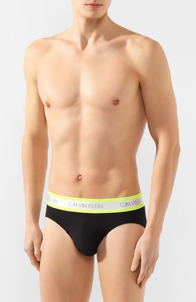 Мужские хлопковые брифы CALVIN KLEIN черного цвета по цене 2995 руб., арт. NB2123A | Фото 2 Мужские хлопковые брифы CALVIN KLEIN черного цвета, арт. NB2123A | Фото 2