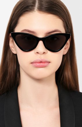 Женские солнцезащитные очки GUCCI черного цвета по цене 42200 руб., арт. GG0597 001 | Фото 2 Женские солнцезащитные очки GUCCI черного цвета, арт. GG0597 001 | Фото 2