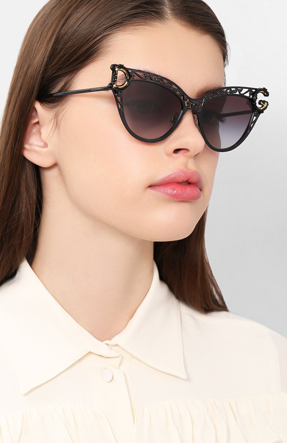 Женские солнцезащитные очки DOLCE & GABBANA черного цвета по цене 23800 руб., арт. 2239-01/8G | Фото 2 Женские солнцезащитные очки DOLCE & GABBANA черного цвета, арт. 2239-01/8G | Фото 2