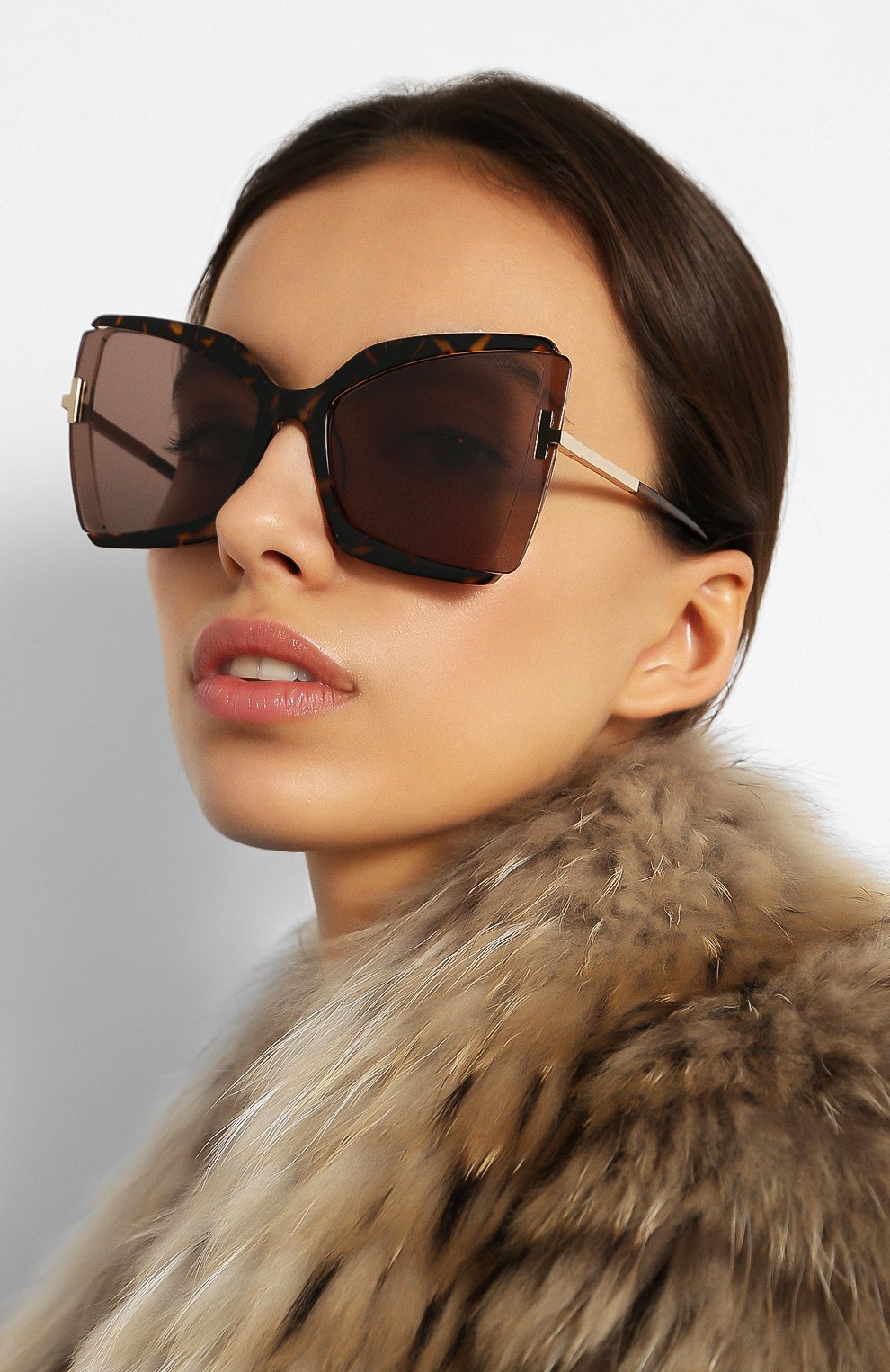 Женские солнцезащитные очки TOM FORD коричневого цвета по цене 29500 руб., арт. TF766 56J | Фото 2 Женские солнцезащитные очки TOM FORD коричневого цвета, арт. TF766 56J | Фото 2