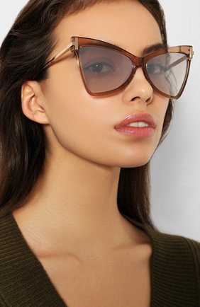 Женские солнцезащитные очки TOM FORD бежевого цвета по цене 27200 руб., арт. TF767 57G | Фото 2 Женские солнцезащитные очки TOM FORD бежевого цвета, арт. TF767 57G | Фото 2