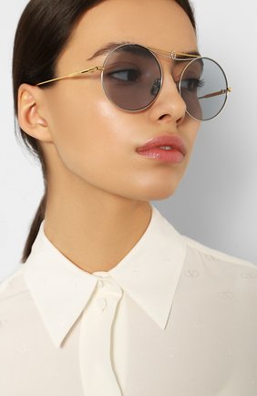 Женские солнцезащитные очки LOEWE голубого цвета по цене 32850 руб., арт. LW40030U 18V | Фото 2 Женские солнцезащитные очки LOEWE голубого цвета, арт. LW40030U 18V | Фото 2