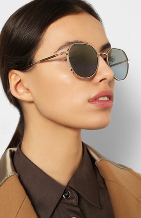 Женские солнцезащитные очки TOM FORD серебряного цвета по цене 26400 руб., арт. TF721-K 32X | Фото 2 Женские солнцезащитные очки TOM FORD серебряного цвета, арт. TF721-K 32X | Фото 2
