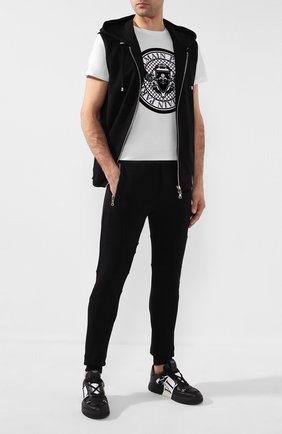 Мужской хлопковые джоггеры BALMAIN черного цвета по цене 48800 руб., арт. TH15660/I263 | Фото 2 Мужской хлопковые джоггеры BALMAIN черного цвета, арт. TH15660/I263 | Фото 2