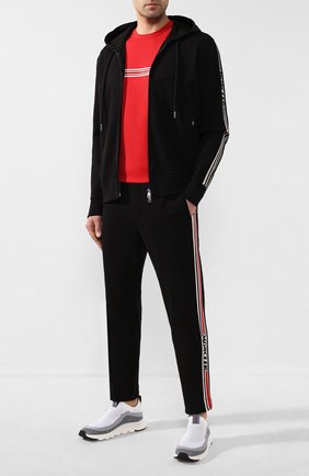 Мужской хлопковые брюки MONCLER черного цвета по цене 37700 руб., арт. F1-091-8H702-00-V8104 | Фото 2 Мужской хлопковые брюки MONCLER черного цвета, арт. F1-091-8H702-00-V8104 | Фото 2
