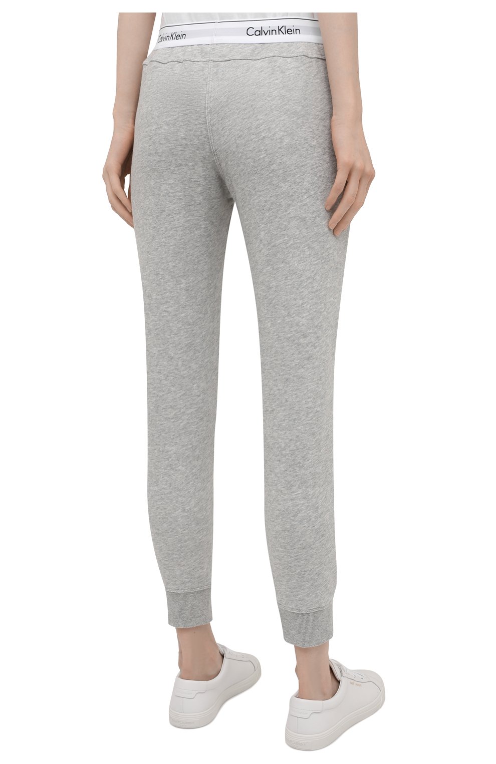 Женские хлопковые брюки CALVIN KLEIN серого цвета по цене 8355 руб., арт. QS5716E | Фото 4 Женские хлопковые брюки CALVIN KLEIN серого цвета, арт. QS5716E | Фото 4