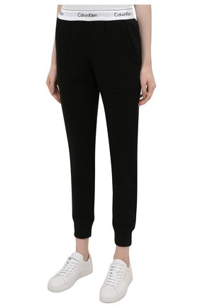 Женские хлопковые брюки CALVIN KLEIN черного цвета по цене 8355 руб., арт. QS5716E | Фото 3 Женские хлопковые брюки CALVIN KLEIN черного цвета, арт. QS5716E | Фото 3