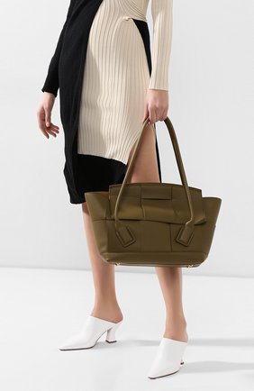 Женская сумка arco 48 BOTTEGA VENETA хаки цвета по цене 238500 руб., арт. 598244/VCP11 | Фото 2 Женская сумка arco 48 BOTTEGA VENETA хаки цвета, арт. 598244/VCP11 | Фото 2