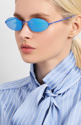 Женские солнцезащитные очки BALENCIAGA синего цвета по цене 27200 руб., арт. BB0055 003 | Фото 2 Женские солнцезащитные очки BALENCIAGA синего цвета, арт. BB0055 003 | Фото 2