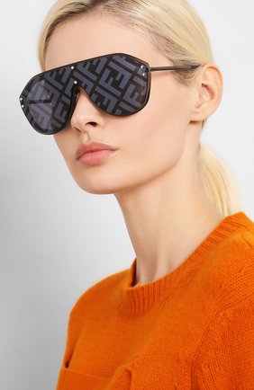 Женские солнцезащитные очки FENDI черного цвета по цене 32500 руб., арт. M0039/G V81 | Фото 2 Женские солнцезащитные очки FENDI черного цвета, арт. M0039/G V81 | Фото 2