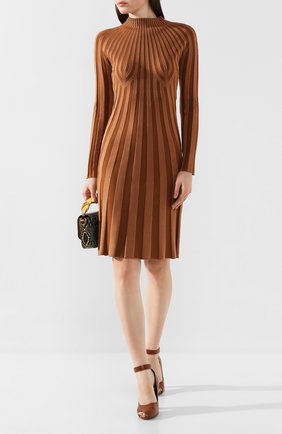 Женское шелковое платье BURBERRY светло-коричневого цвета по цене 69200 руб., арт. 8023934 | Фото 2 Женское шелковое платье BURBERRY светло-коричневого цвета, арт. 8023934 | Фото 2 (Рукава: Длинные; Материал внешний: Шелк; Длина Ж (юбки, платья, шорты): До колена; Случай: Повседневный; Статус проверки: Проверена категория)