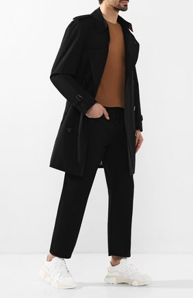 Мужские кожаные кроссовки squalo VERSACE белого цвета по цене 76250 руб., арт. DSU7703/DVTE1G | Фото 2 Мужские кожаные кроссовки squalo VERSACE белого цвета, арт. DSU7703/DVTE1G | Фото 2