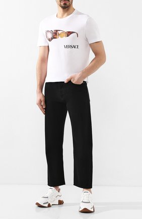 Мужская хлопковая футболка VERSACE белого цвета по цене 34950 руб., арт. A85158/A228806 | Фото 2 Мужская хлопковая футболка VERSACE белого цвета, арт. A85158/A228806 | Фото 2