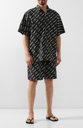 Мужские шлепанцы VETEMENTS черного цвета по цене 19450 руб., арт. SS20SD001 1374/M | Фото 2 Мужские шлепанцы VETEMENTS черного цвета, арт. SS20SD001 1374/M | Фото 2