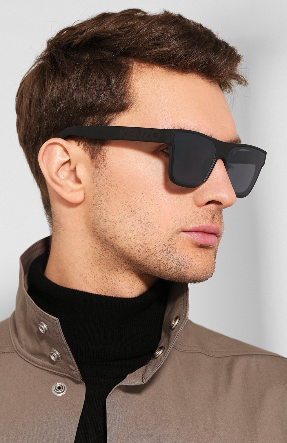 Мужские солнцезащитные очки KENZO черного цвета по цене 14200 руб., арт. KZ40018U 02C | Фото 2 Мужские солнцезащитные очки KENZO черного цвета, арт. KZ40018U 02C | Фото 2