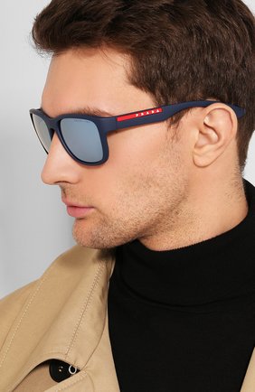 Мужские солнцезащитные очки PRADA LINEA ROSSA синего цвета по цене 19600 руб., арт. 01US-TFY740 | Фото 2 Мужские солнцезащитные очки PRADA LINEA ROSSA синего цвета, арт. 01US-TFY740 | Фото 2 (Тип очков: С/з; Статус проверки: Проверена категория; Очки форма: Прямоугольные; Оптика Гендер: оптика-мужское)