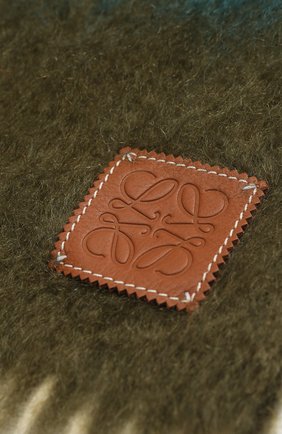 Женский шерстяной шарф LOEWE разноцветного цвета по цене 18250 руб., арт. 929.29.226 | Фото 2 Женский шерстяной шарф LOEWE разноцветного цвета, арт. 929.29.226 | Фото 2