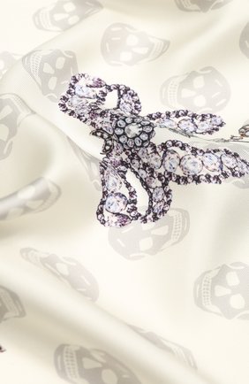 Женский шелковый платок ALEXANDER MCQUEEN кремвого цвета по цене 17100 руб., арт. 610165/3001Q | Фото 2 Женский шелковый платок ALEXANDER MCQUEEN кремвого цвета, арт. 610165/3001Q | Фото 2