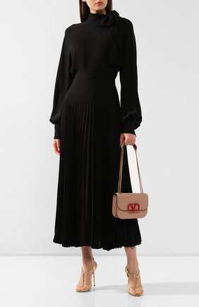Женская шелковая блузка VALENTINO черного цвета по цене 123000 руб., арт. TB3AE02T1MH | Фото 2 Женская шелковая блузка VALENTINO черного цвета, арт. TB3AE02T1MH | Фото 2