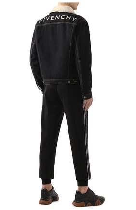 Мужские кожаные кроссовки squalo VERSACE черного цвета по цене 76250 руб., арт. DSU7703/DVTE1G | Фото 2 Мужские кожаные кроссовки squalo VERSACE черного цвета, арт. DSU7703/DVTE1G | Фото 2