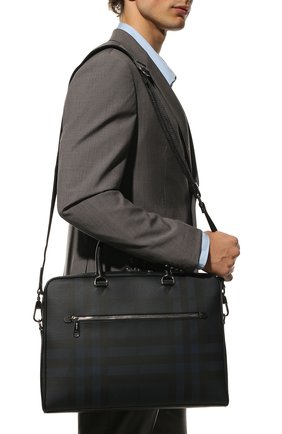 Мужская портфель BURBERRY синего цвета, арт. 8023707 | Фото 2 (Материал: Текстиль, Экокожа; Ремень/цепочка: На ремешке; Статус проверки: Проверена категория; Размер: large)