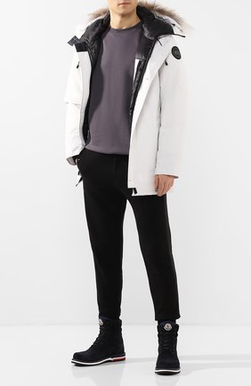 Мужская пуховая парка chateau с меховой отделкой CANADA GOOSE белого цвета по цене 82950 руб., арт. 3426MB | Фото 2 Мужская пуховая парка chateau с меховой отделкой CANADA GOOSE белого цвета, арт. 3426MB | Фото 2