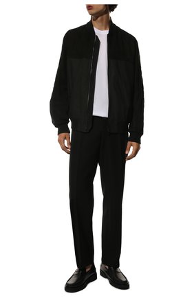 Мужской кожаный бомбер Z ZEGNA черного цвета по цене 196000 руб., арт. VU065/ZZ926 | Фото 2 Мужской кожаный бомбер Z ZEGNA черного цвета, арт. VU065/ZZ926 | Фото 2 (Рукава: Длинные; Длина (верхняя одежда): Короткие; Материал подклада: Синтетический материал; Принт: Без принта; Мужское Кросс-КТ: Кожа и замша, Верхняя одежда; Кросс-КТ: Куртка; Стили: Кэжуэл)