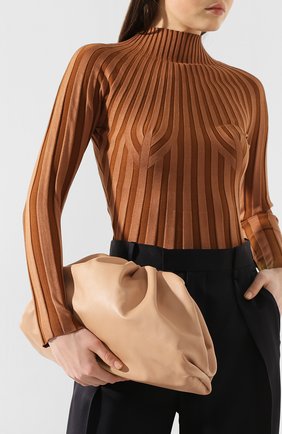 Женский клатч pouch BOTTEGA VENETA светло-розового цвета по цене 193500 руб., арт. 576227/VCP40 | Фото 2 Женский клатч pouch BOTTEGA VENETA светло-розового цвета, арт. 576227/VCP40 | Фото 2