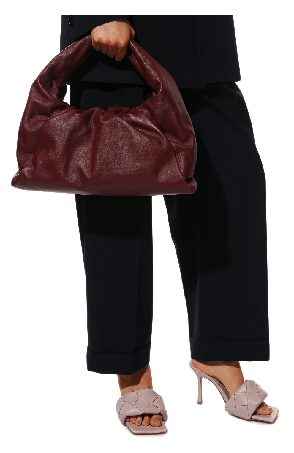 Женская сумка shoulder pouch BOTTEGA VENETA бордового цвета, арт. 610524/VCP40 | Фото 2 (Сумки-технические: Сумки top-handle; Материал: Натуральная кожа; Региональные ограничения белый список (Axapta Mercury): RU; Размер: large)