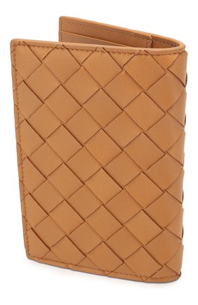Женские кожаная обложка для паспорта BOTTEGA VENETA светло-бежевого цвета по цене 29800 руб., арт. 608061/VCPP2 | Фото 2 Женские кожаная обложка для паспорта BOTTEGA VENETA светло-бежевого цвета, арт. 608061/VCPP2 | Фото 2