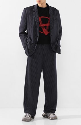 Мужской брюки VETEMENTS темно-синего цвета по цене 51850 руб., арт. SS20PA144 1327/M | Фото 2 Мужской брюки VETEMENTS темно-синего цвета, арт. SS20PA144 1327/M | Фото 2