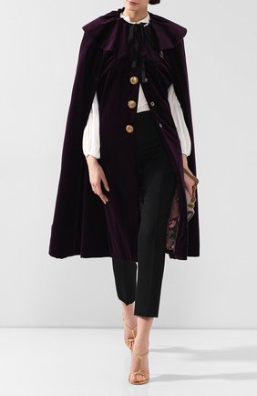 Женская бархатный кейп DOLCE & GABBANA фиолетового цвета по цене 198000 руб., арт. F0Y01T/FUWBN | Фото 2 Женская бархатный кейп DOLCE & GABBANA фиолетового цвета, арт. F0Y01T/FUWBN | Фото 2