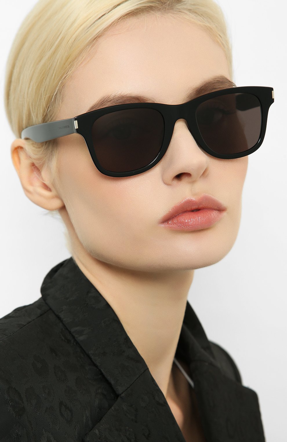 Женские солнцезащитные очки SAINT LAURENT коричневого цвета по цене 29300 руб., арт. SL 51-B SLIM 001 | Фото 2 Женские солнцезащитные очки SAINT LAURENT коричневого цвета, арт. SL 51-B SLIM 001 | Фото 2