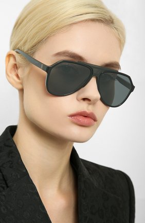 Женские солнцезащитные очки DOLCE & GABBANA серого цвета по цене 14500 руб., арт. 6128-31016G | Фото 2 Женские солнцезащитные очки DOLCE & GABBANA серого цвета, арт. 6128-31016G | Фото 2